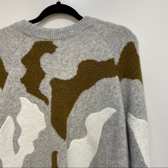 H&M Sweater with White and Green patches - Picture 2 of 4